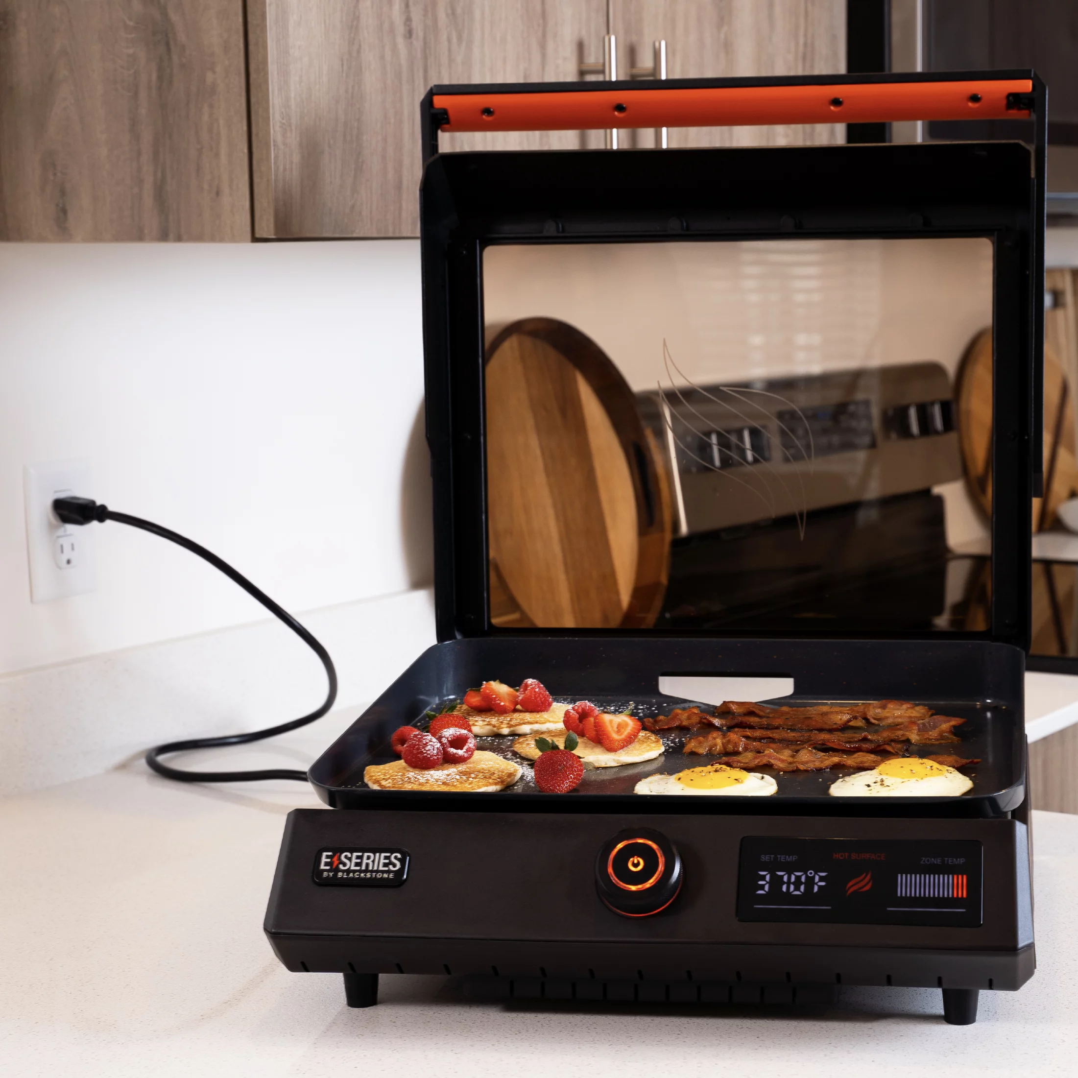 Blackstone E-Series 17" Electric Tabletop Griddle with Hood - Image 10