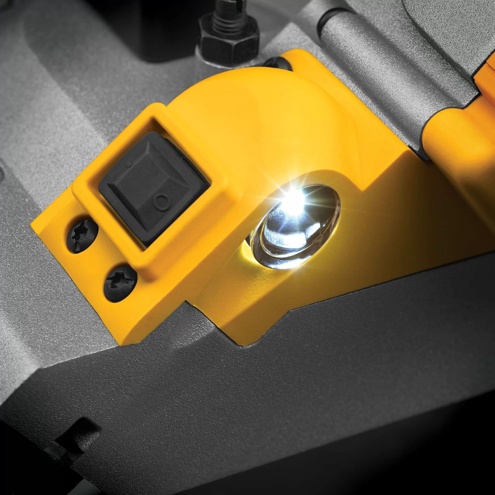 DEWALT DWM120 10 Amps 4.75-in Portable Band Saw - Image 4