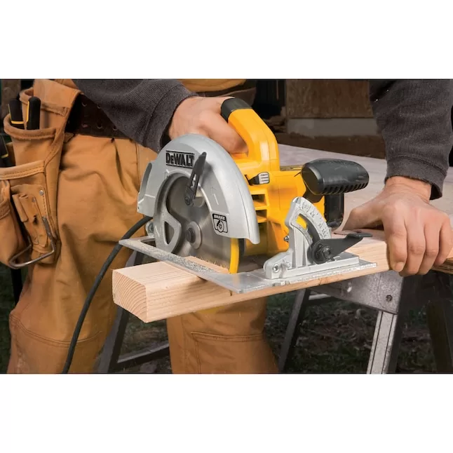 DEWALT Circular Saw DWE575SB 15-Amp 7-1/4-in Corded - Image 4