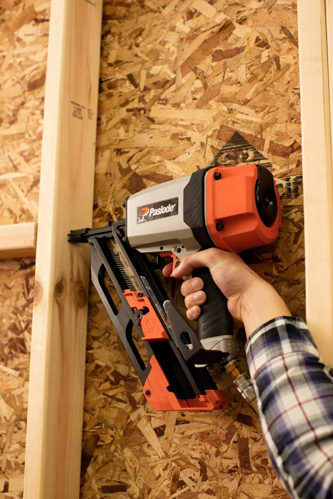 Paslode 3.25-in 30-Degree Pneumatic Framing Nailer - Image 4