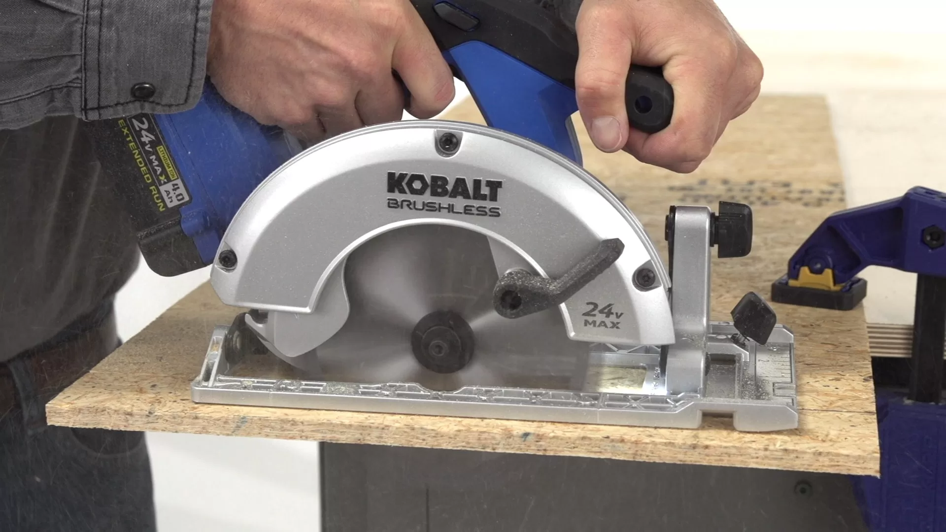 Kobalt 24-Volt max 24-volt Max 6-1/2-in Brushless Cordless Circular Saw - Image 5