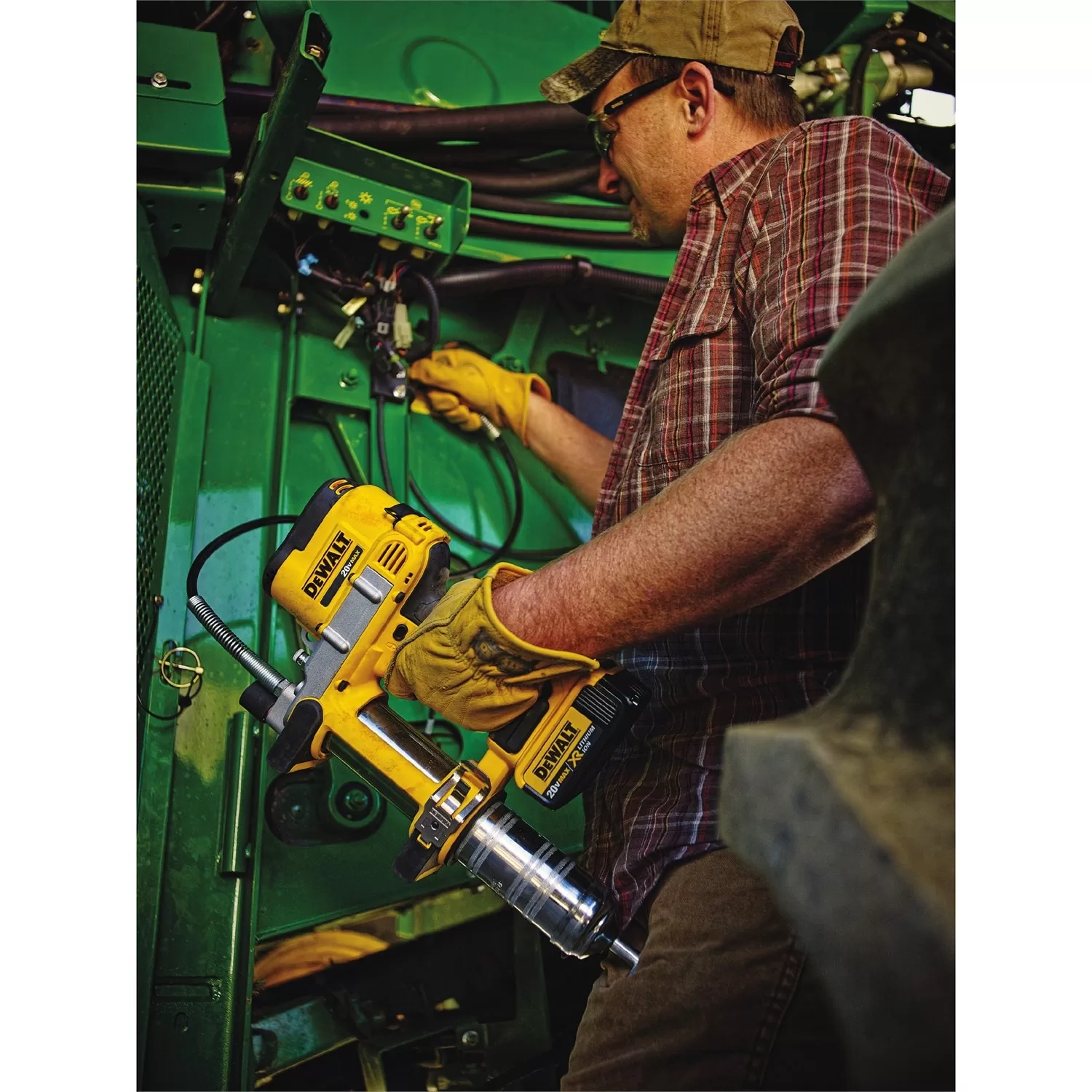 DEWALT DCGG571B 20-volt Max Air Grease Gun - Image 7