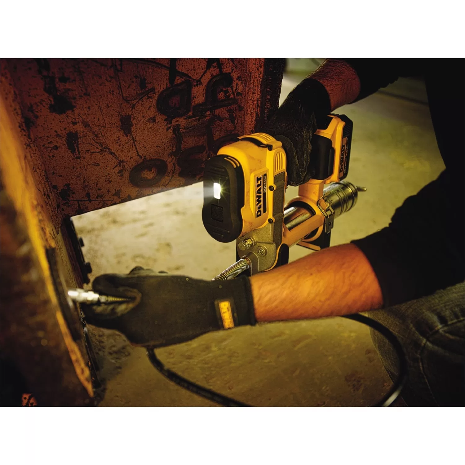 DEWALT DCGG571B 20-volt Max Air Grease Gun - Image 4