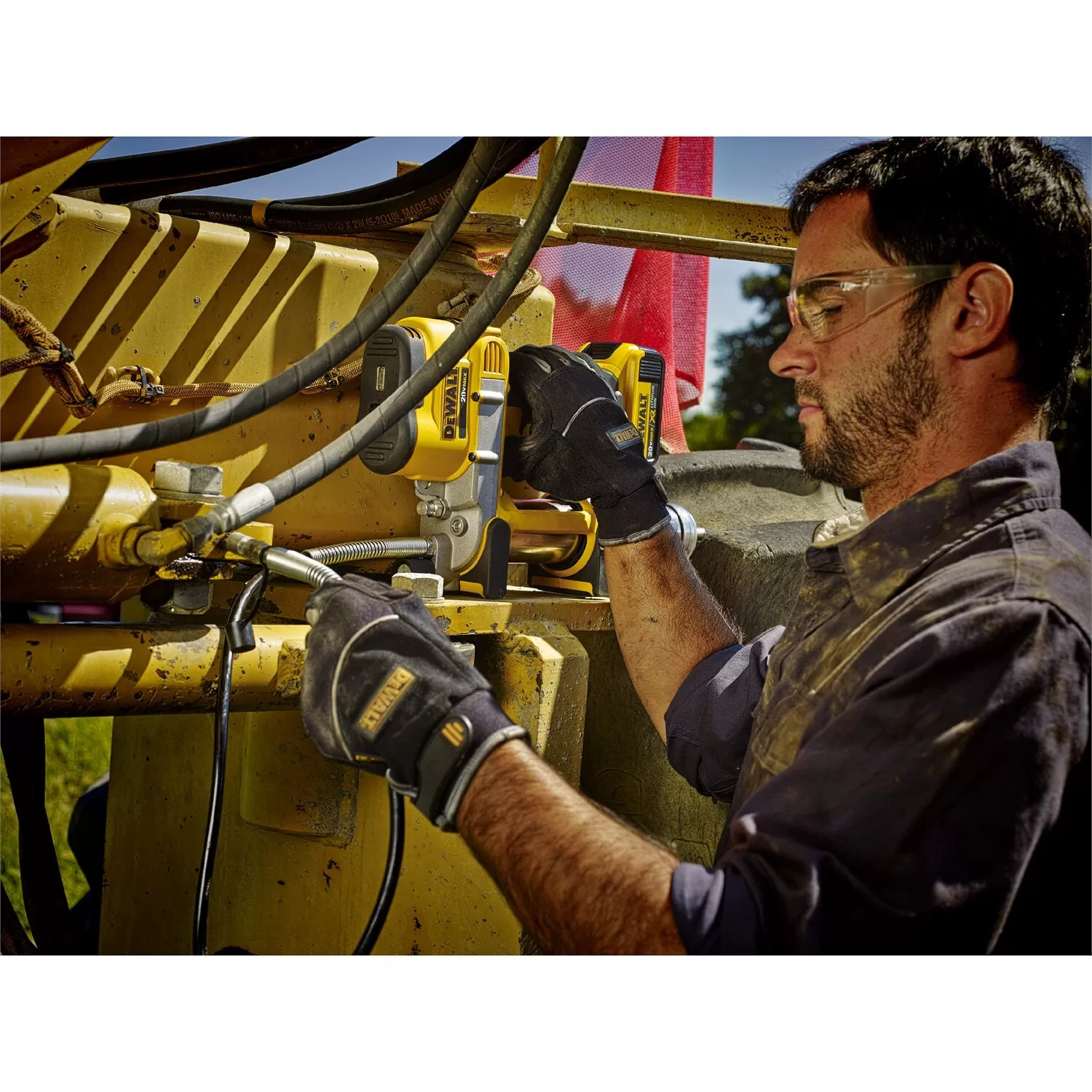 DEWALT DCGG571B 20-volt Max Air Grease Gun - Image 6