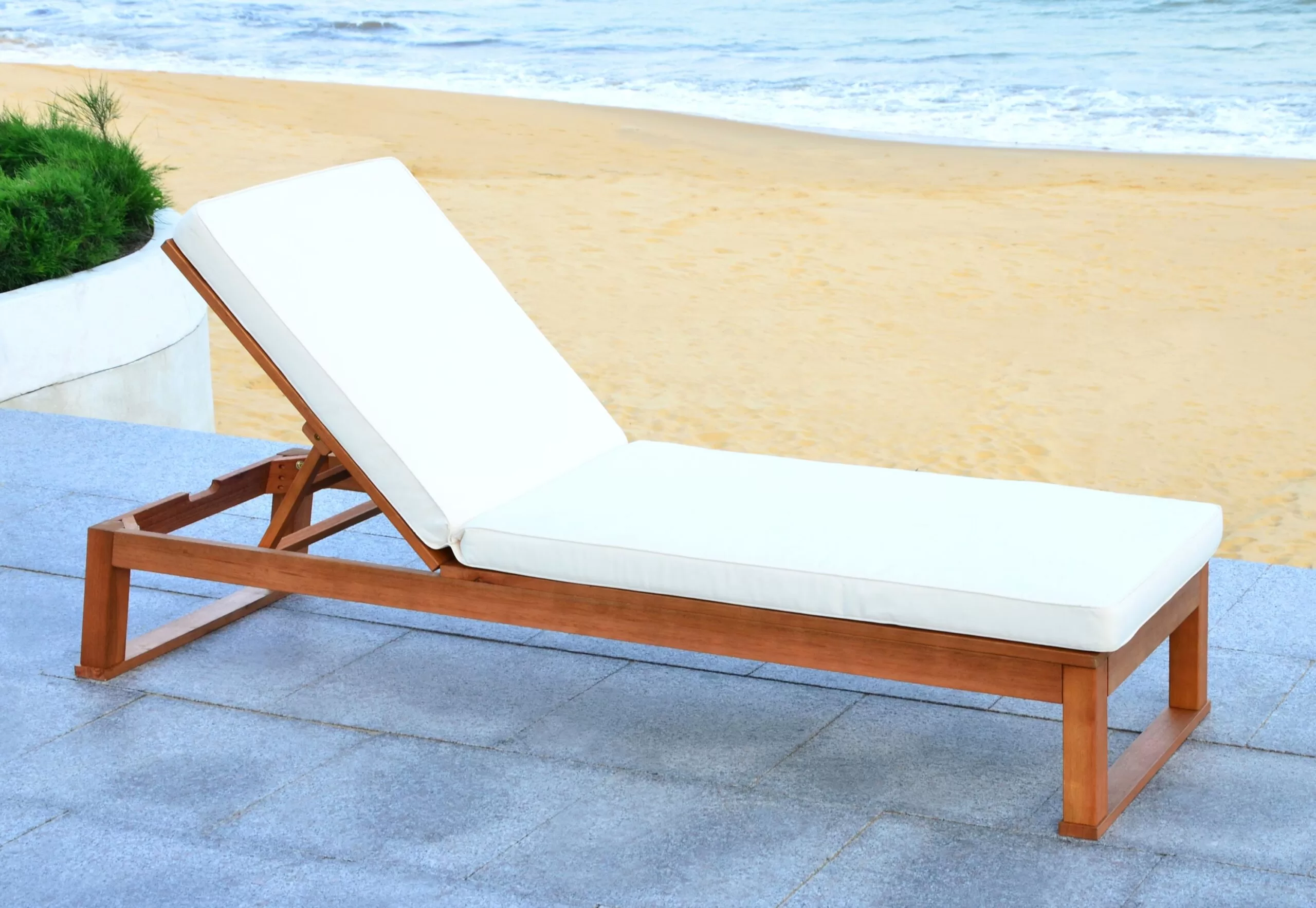 Safavieh Solano Woven Natural Wood Frame Stationary Chaise Lounge Chair(s) with Off-white Woven Seat - Image 2