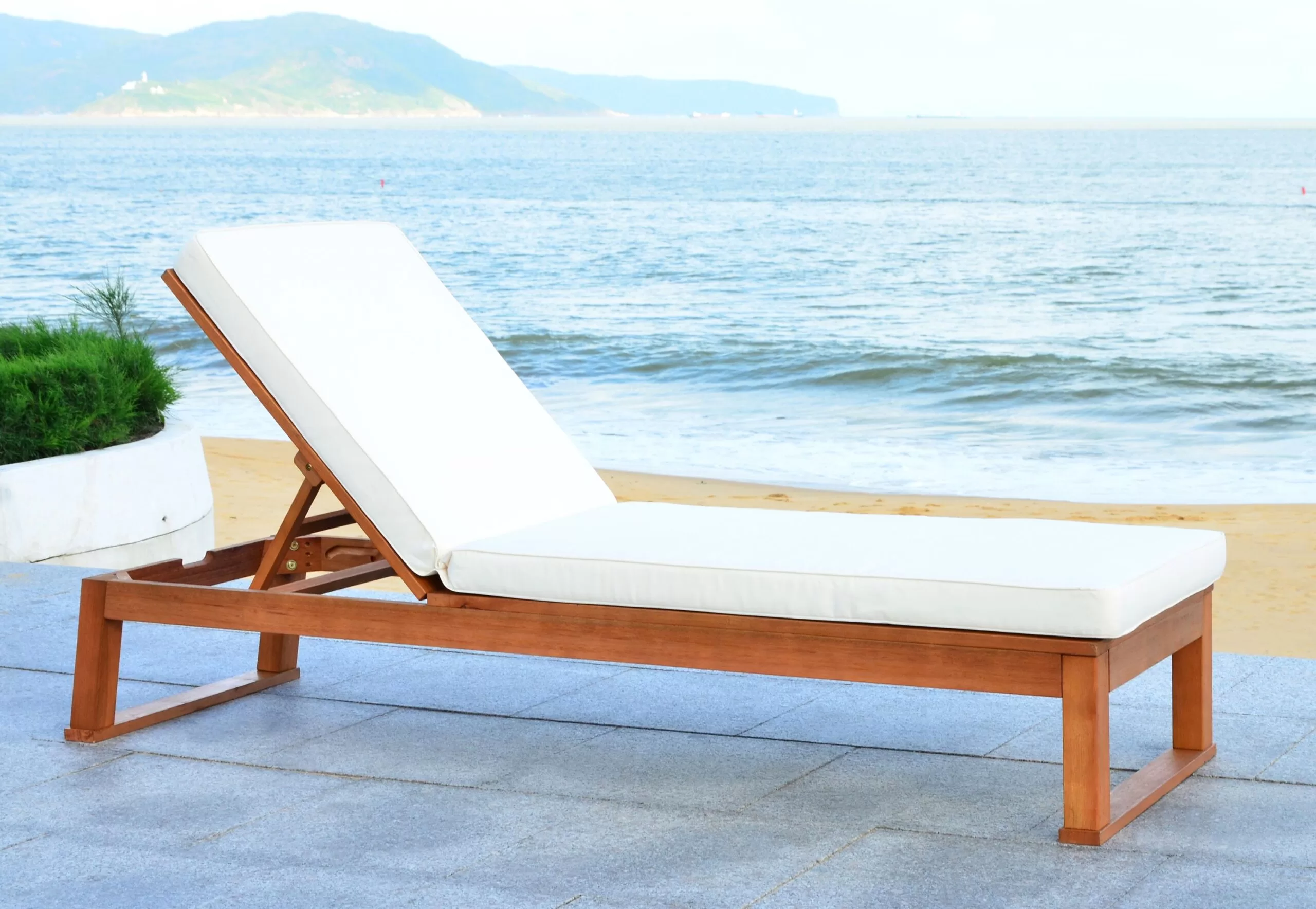 Safavieh Solano Woven Natural Wood Frame Stationary Chaise Lounge Chair(s) with Off-white Woven Seat - Image 3