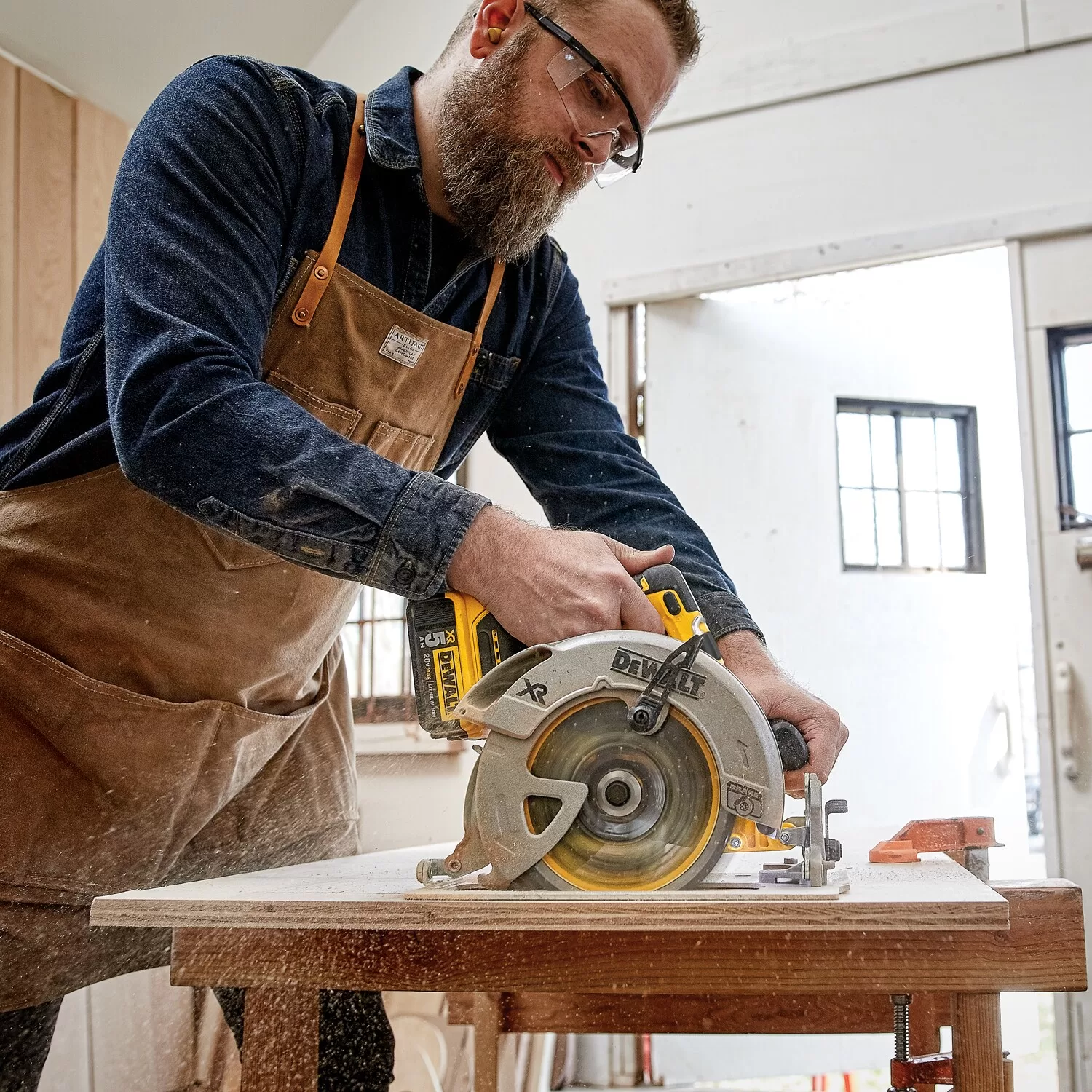 DEWALT XR 20-volt Max 7-1/4-in Brushless Cordless Circular Saw Kit Circular Saw (1-Battery and Charger Included) - Image 11