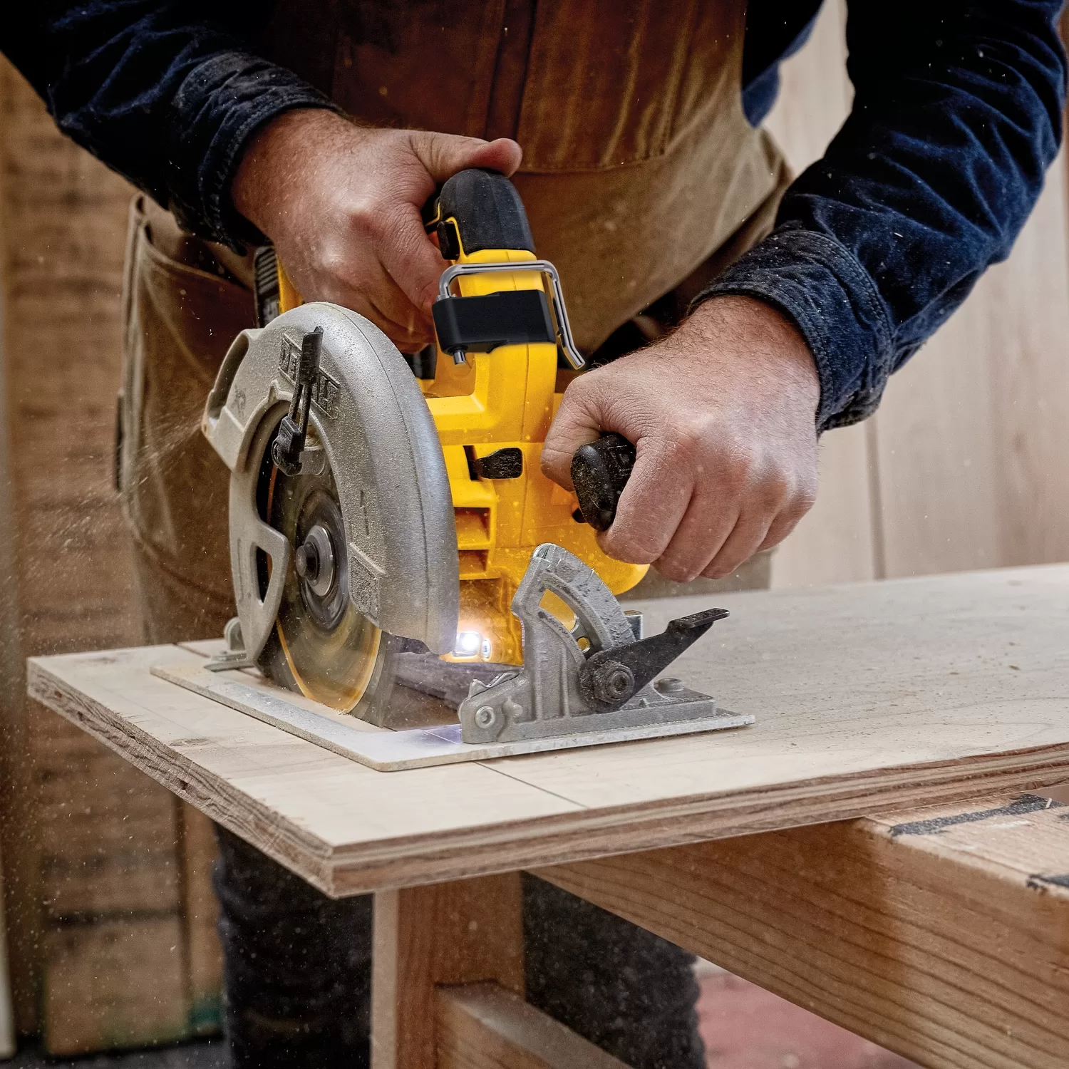 DEWALT XR 20-volt Max 7-1/4-in Brushless Cordless Circular Saw Kit Circular Saw (1-Battery and Charger Included) - Image 12