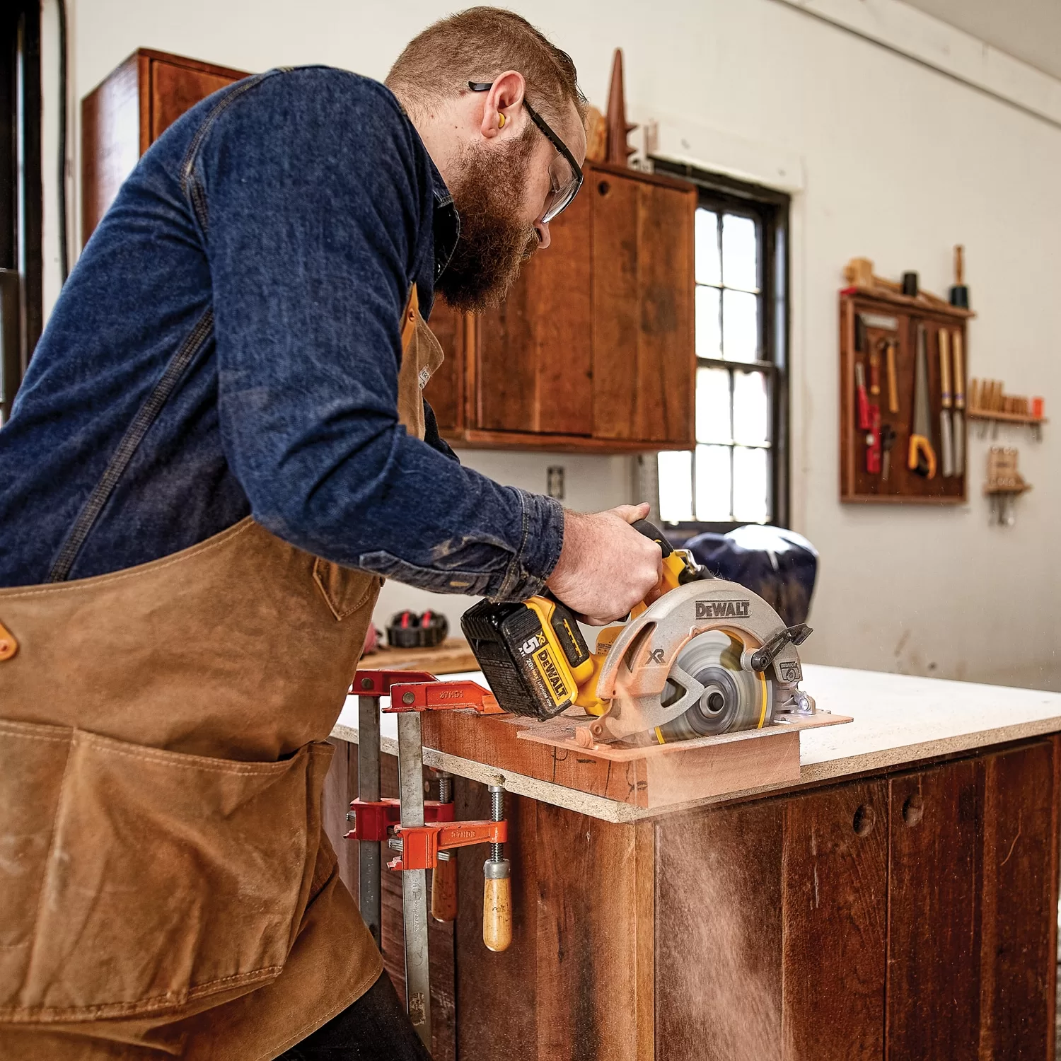 DEWALT XR 20-volt Max 7-1/4-in Brushless Cordless Circular Saw Kit Circular Saw (1-Battery and Charger Included) - Image 9