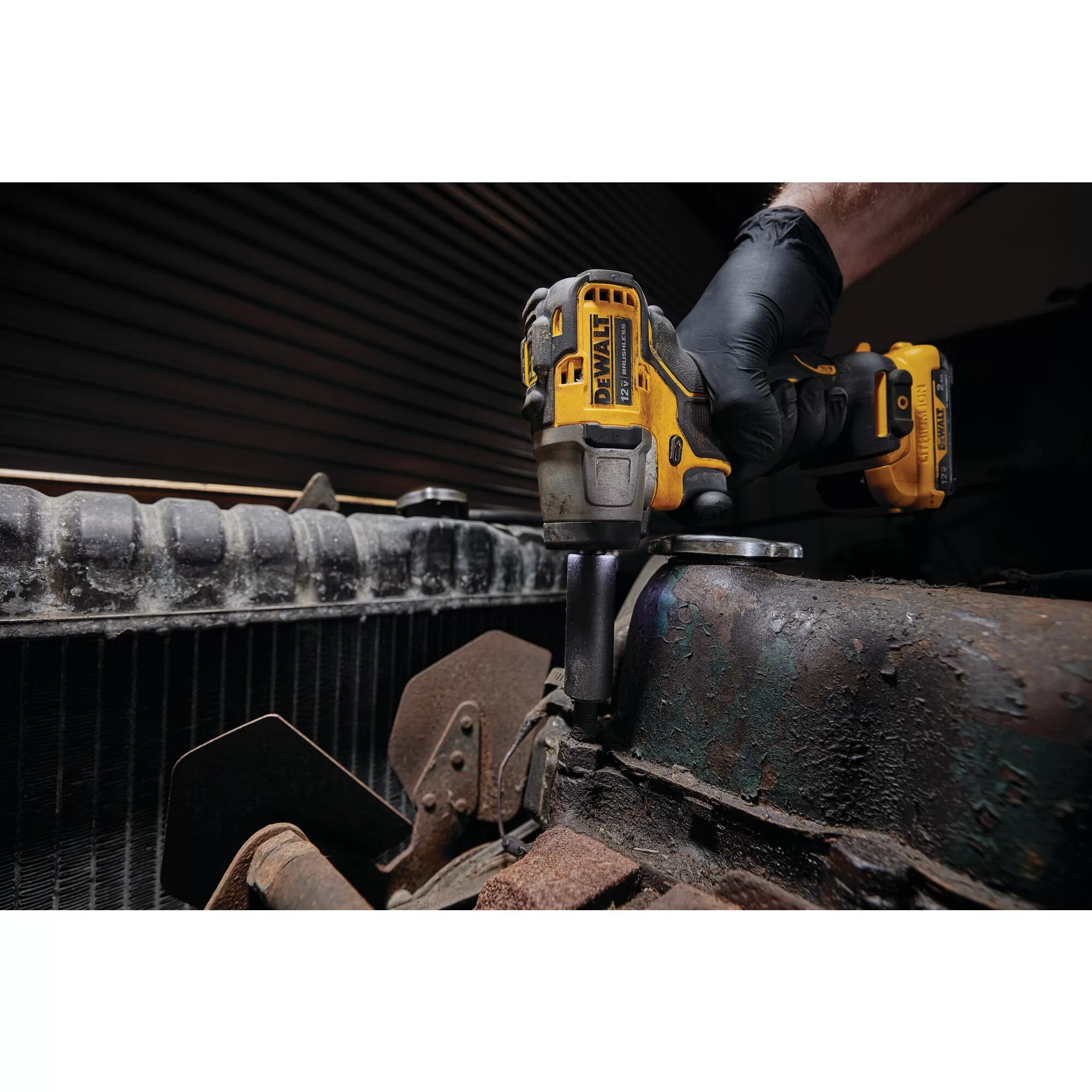 DEWALT DCF902B XTREME 12-volt Max Variable Speed Brushless 3/8-in square Drive Cordless Impact Wrench (Tool Only) - Image 5