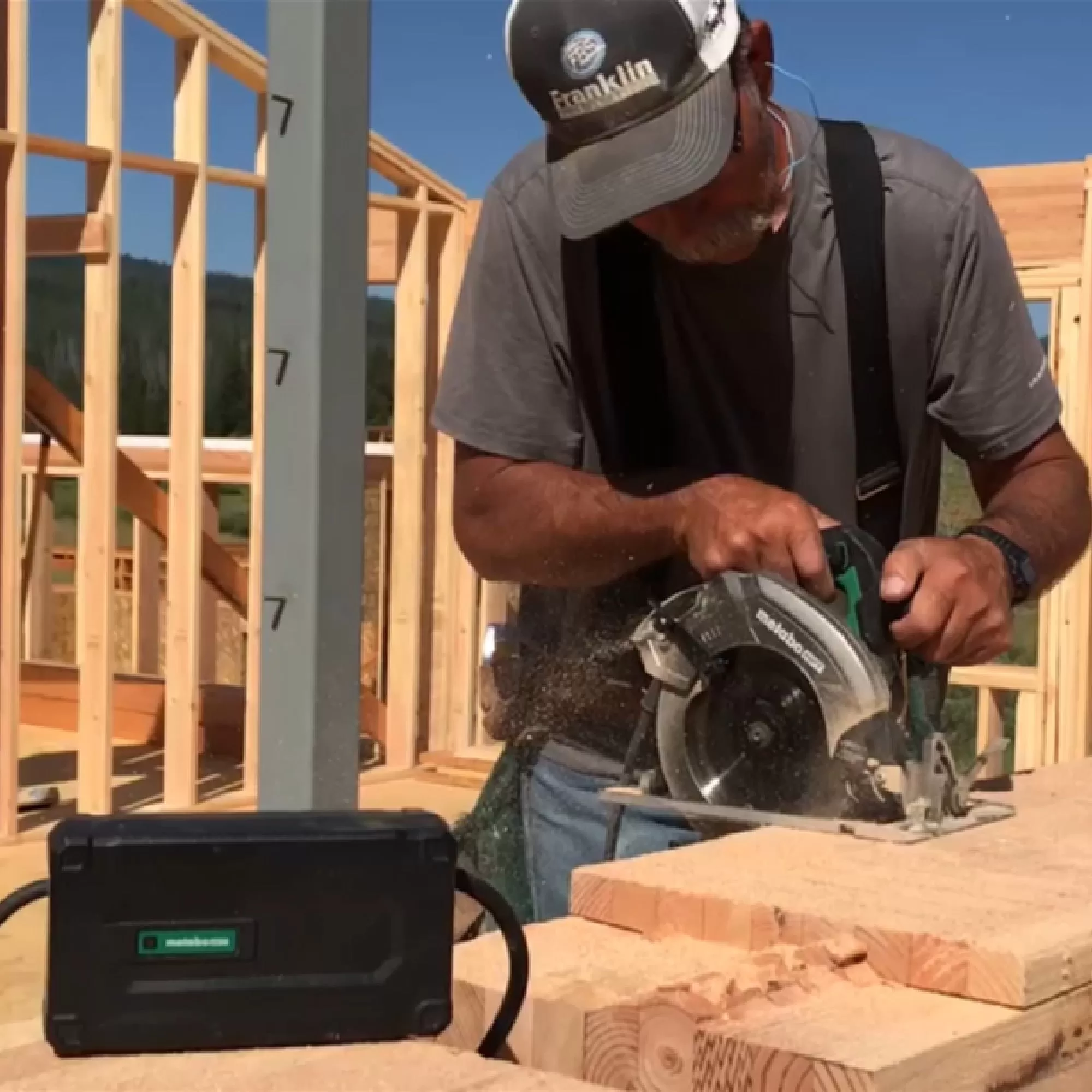 Metabo HPT MultiVolt 36-volt 7-1/4-in Brushless Hybrid Cordless and Corded Circular Saw - Image 13