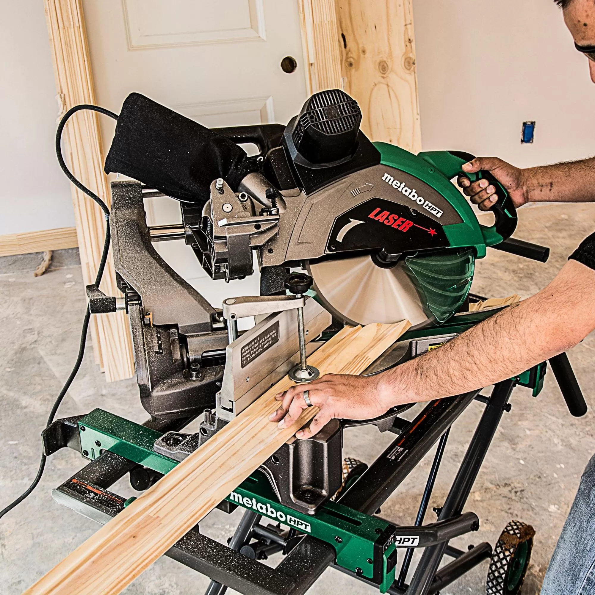 Metabo HPT 12-in 15-Amp Dual Bevel Sliding Compound Miter Saw with Laser Guide (Corded) - Image 8