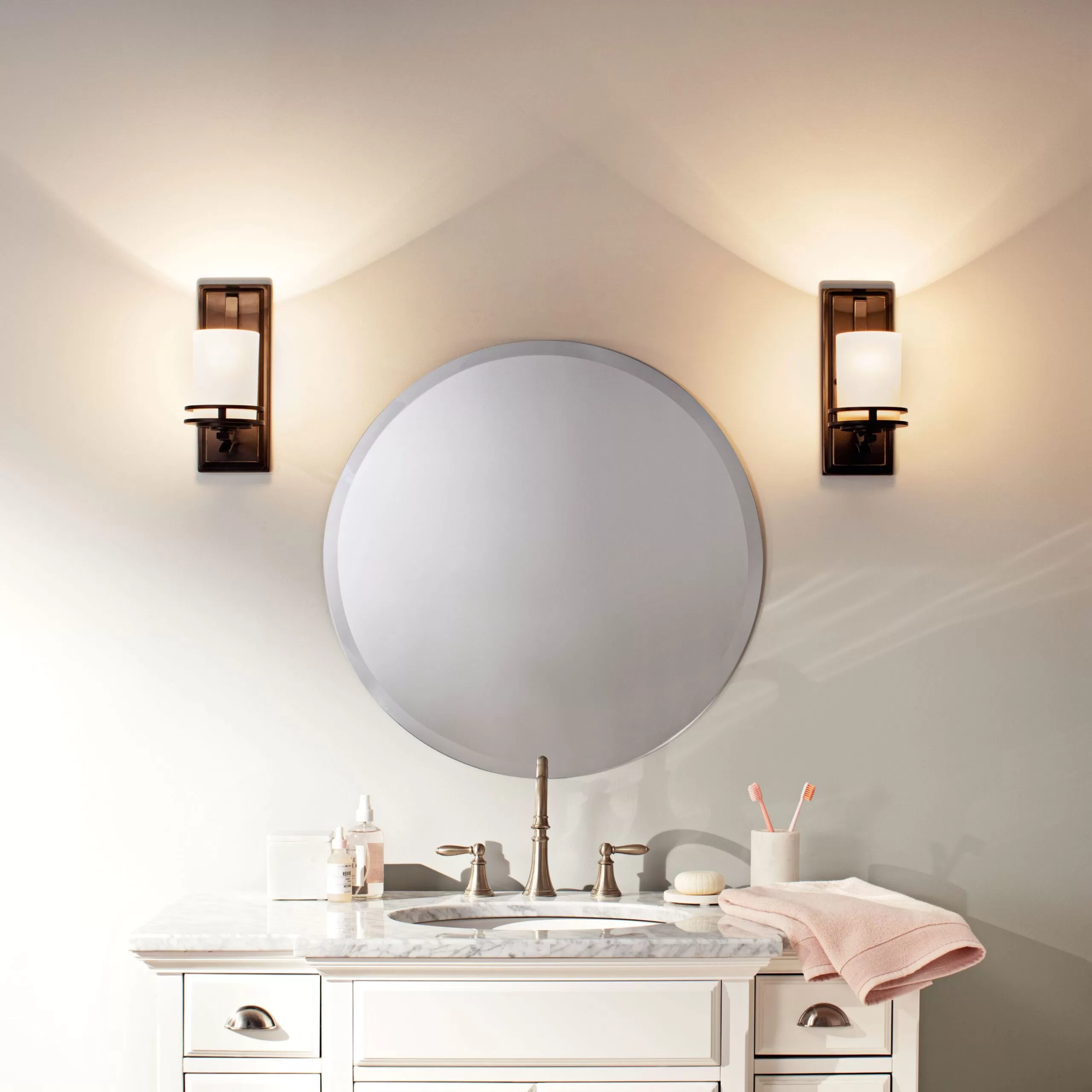 Kichler 5076OZ Hendrik 5.25-in 1-Light Olde Bronze Modern/Contemporary Vanity Light - Image 4
