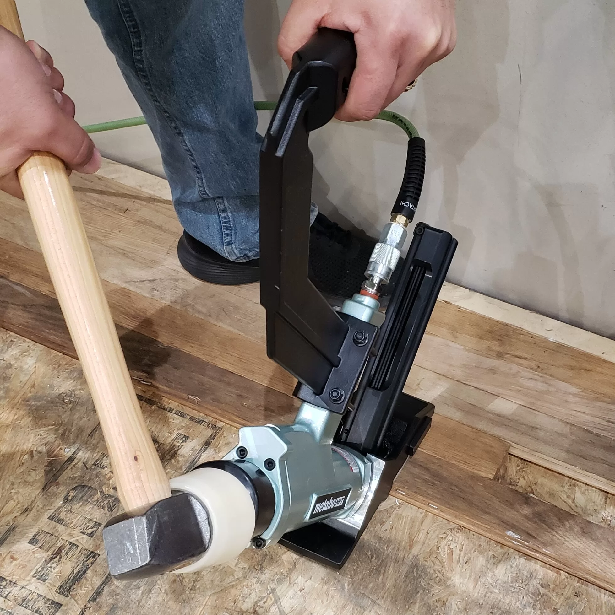 Metabo HPT 15.5-Gauge 1/2-in Medium Crown Flooring Pneumatic Stapler - Image 3