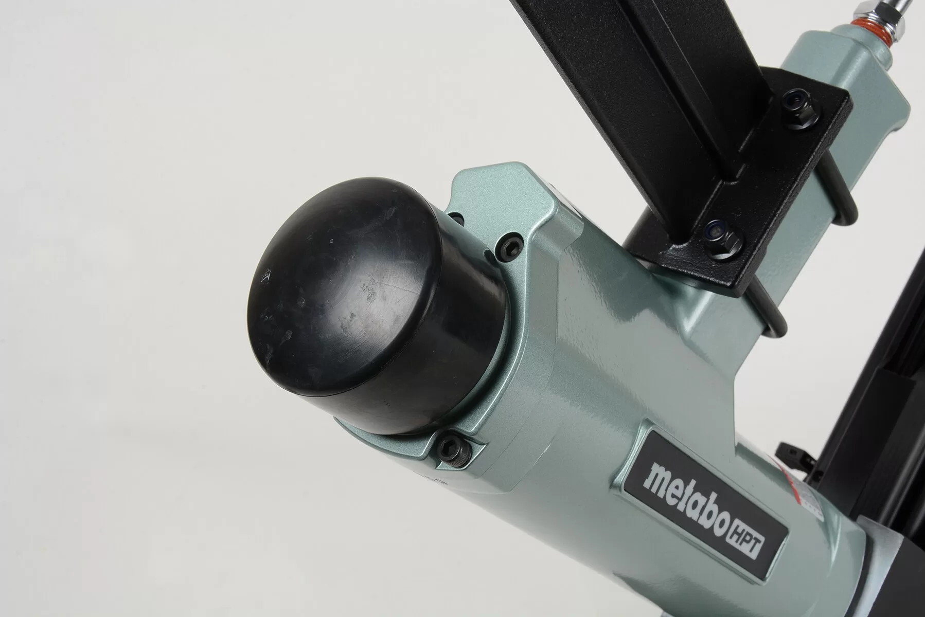 Metabo HPT 15.5-Gauge 1/2-in Medium Crown Flooring Pneumatic Stapler - Image 8