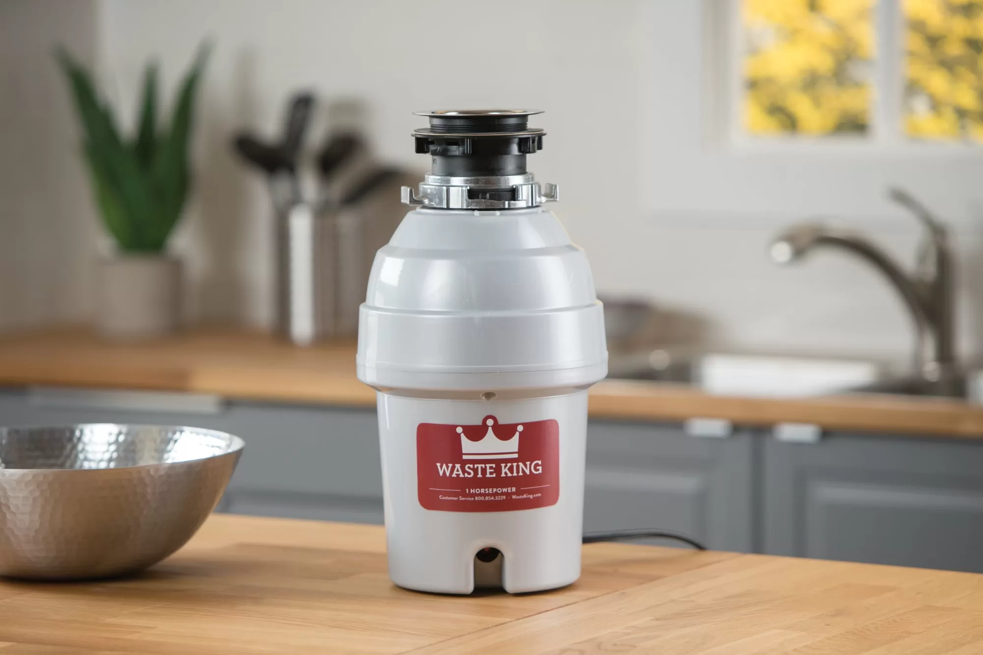 Waste L-8000 King Legend Corded 1-HP Continuous Feed Noise Insulation Garbage Disposal - Image 8