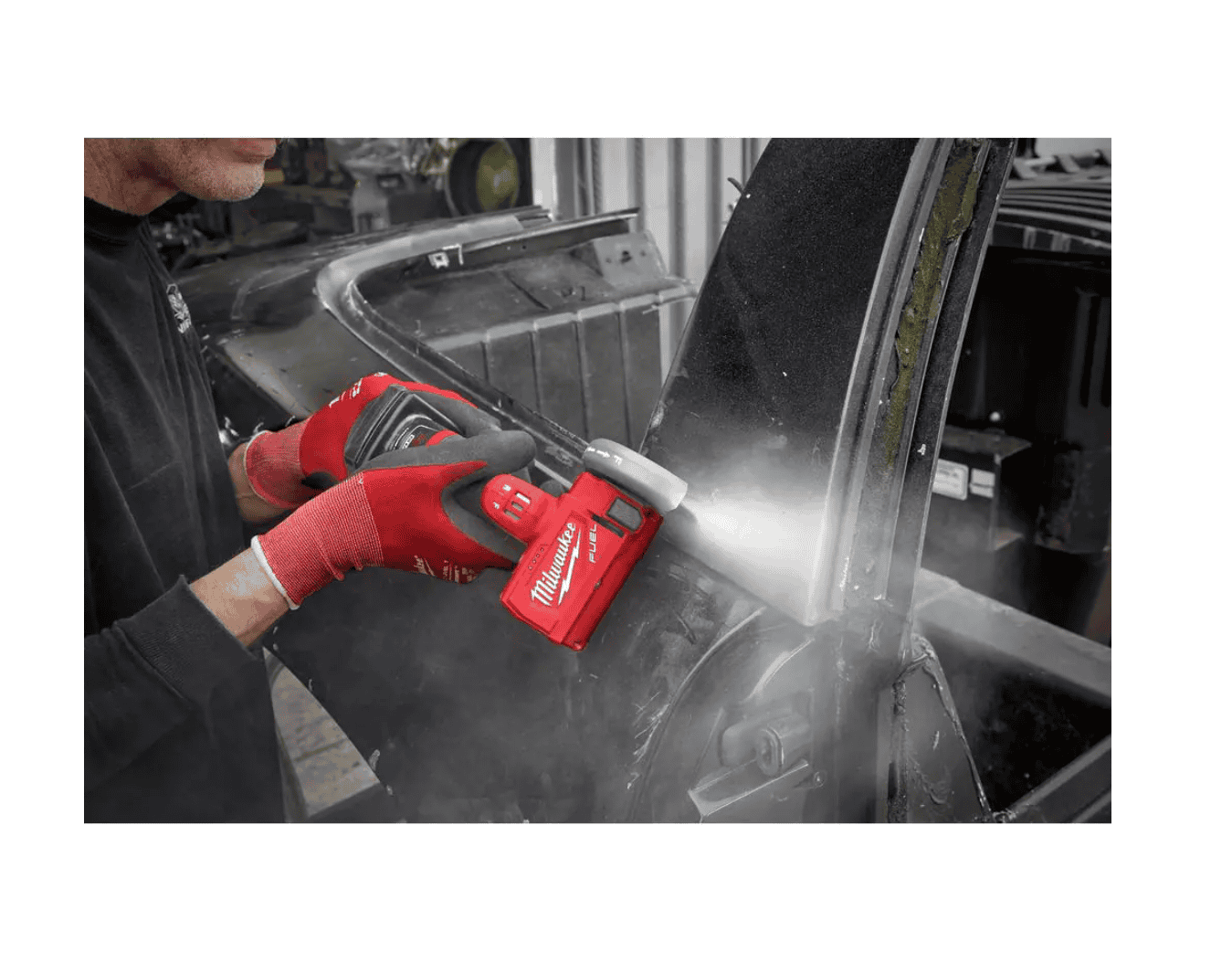 Milwaukee 2522-21XC-2426-20 M12 FUEL 12-Volt 3 in. Lithium-Ion Brushless Cordless Cut Off Saw Kit with M12 Oscillating Multi-Tool