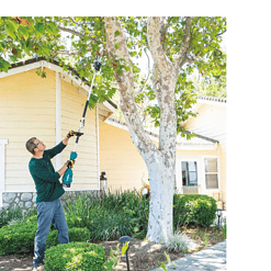 Makita XUX02SM1X4 18V LXT Lithium-Ion Brushless Cordless Couple Shaft Power Head Kit w/String Trimmer & 10 in. Pole Saw Attachments 4.0Ah