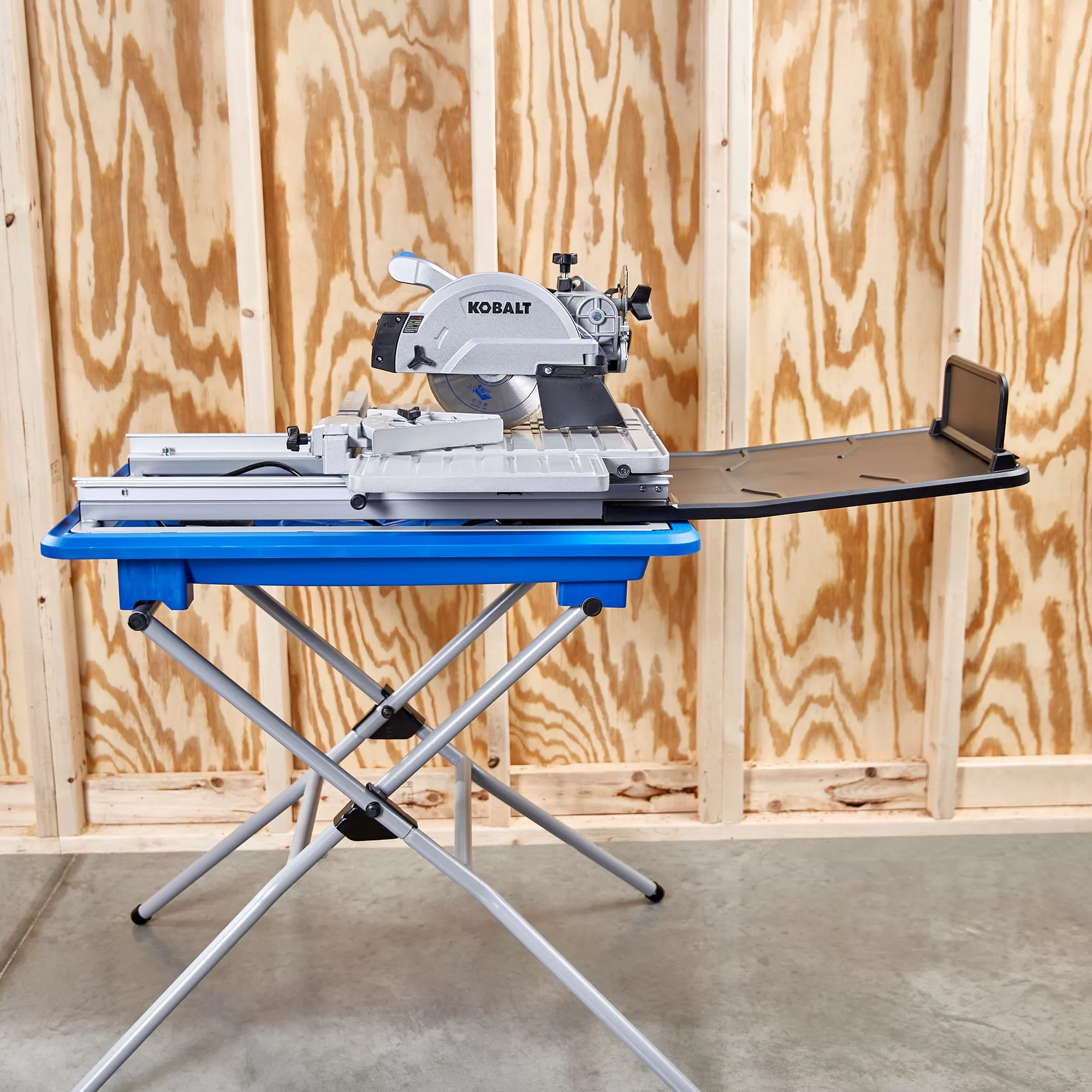 Kobalt 7-in 10-Amp Wet Sliding Table Tile Saw with Stand - Image 7