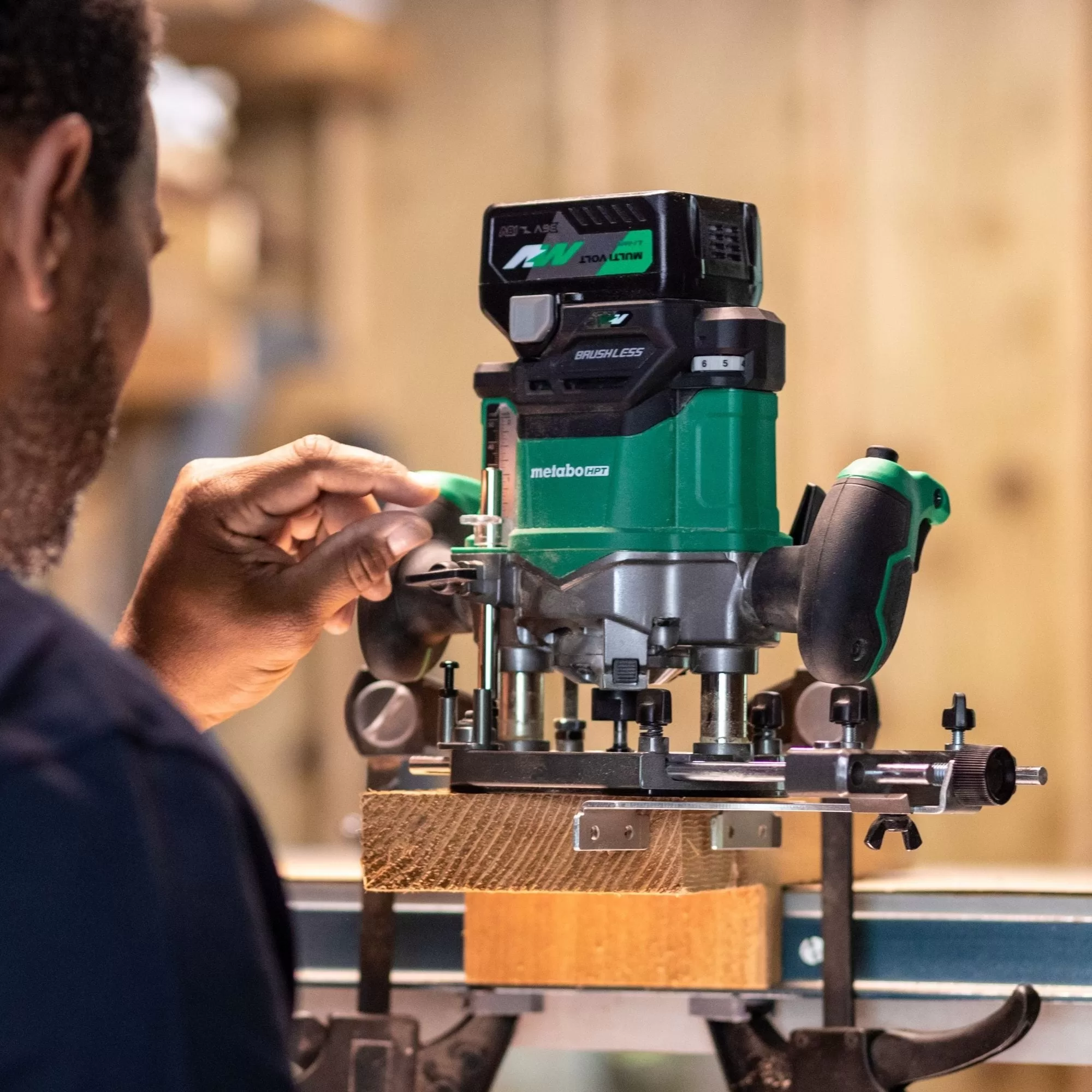 Metabo HPT MultiVolt 1/4-in and 1/2-in 2-HP Variable Speed Brushless Plunge Cordless Router Soft Case (Battery & Charger Included) - Image 12