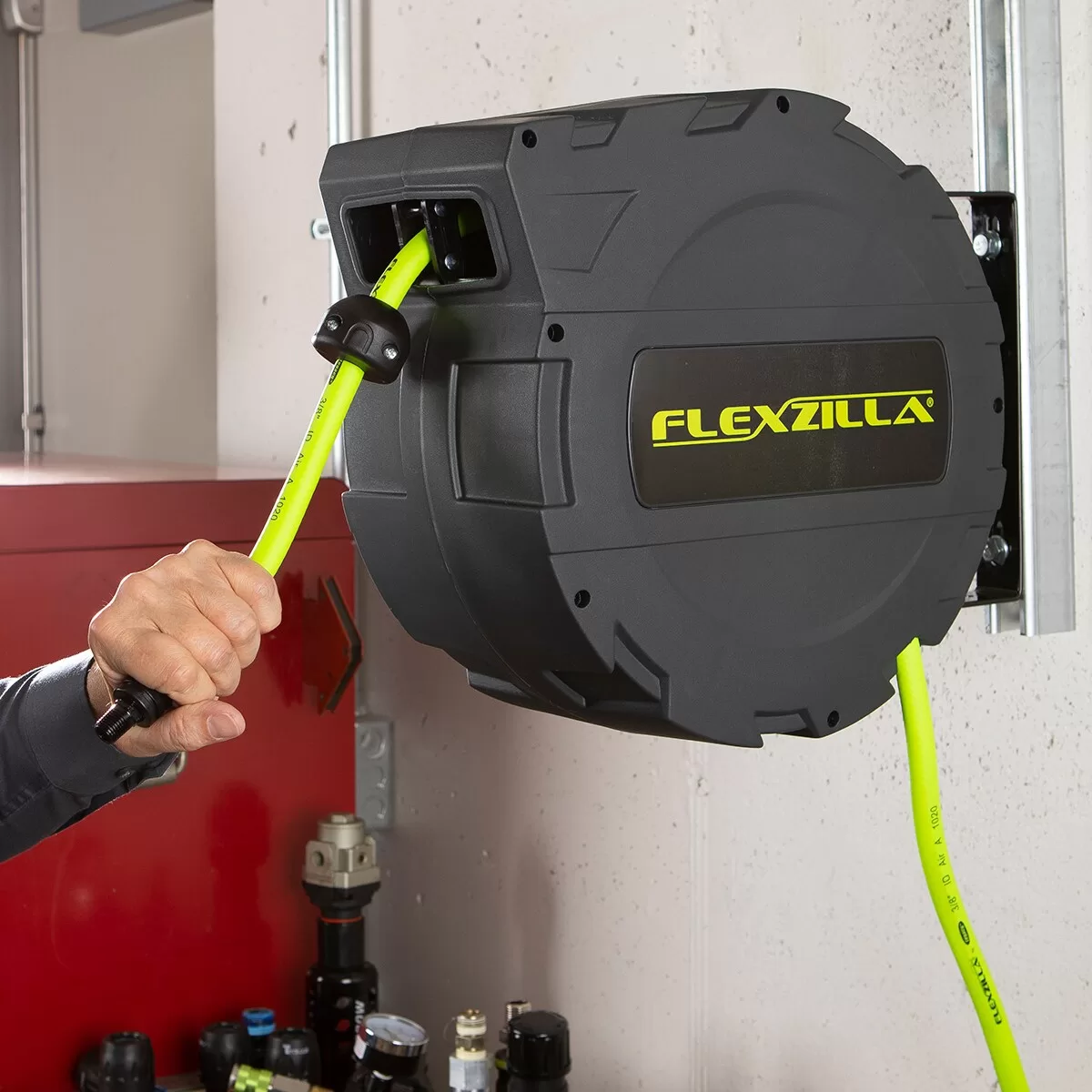 Flexzilla Flexzilla Enclosed Plastic Retractable Air Hose Reel, 3/8-in x 30-ft - Image 4