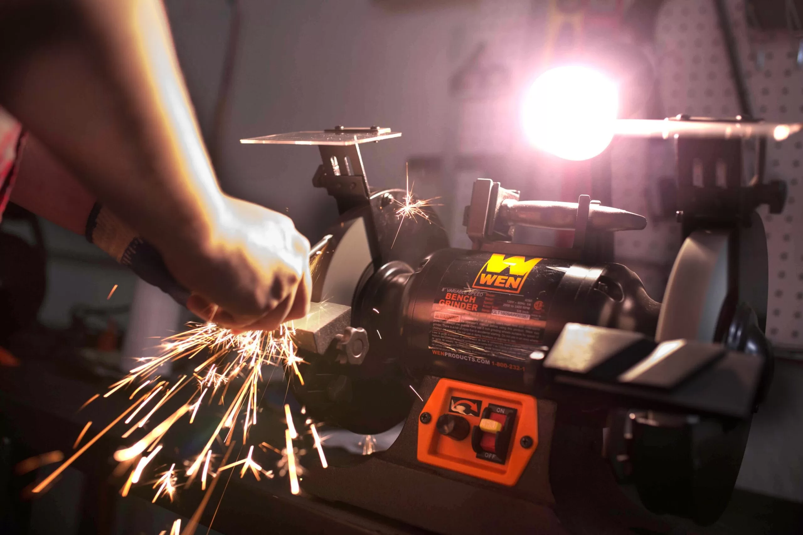 WEN 8-in Variable Speed Bench Grinder - Image 5