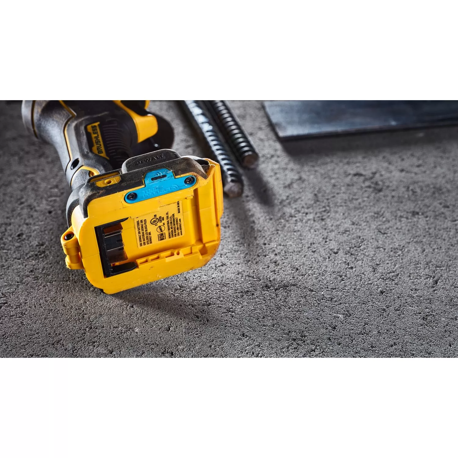 DEWALT DCS438B XR 3-in 20-volt Max Trigger Switch Brushless Cordless Angle Grinder - Image 12