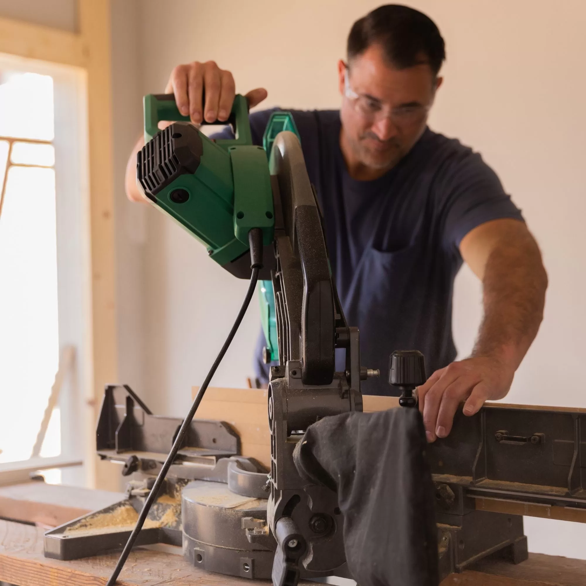 Metabo HPT C12FDHBM 12 Inch Dual Bevel Compound Miter Saw - Image 10