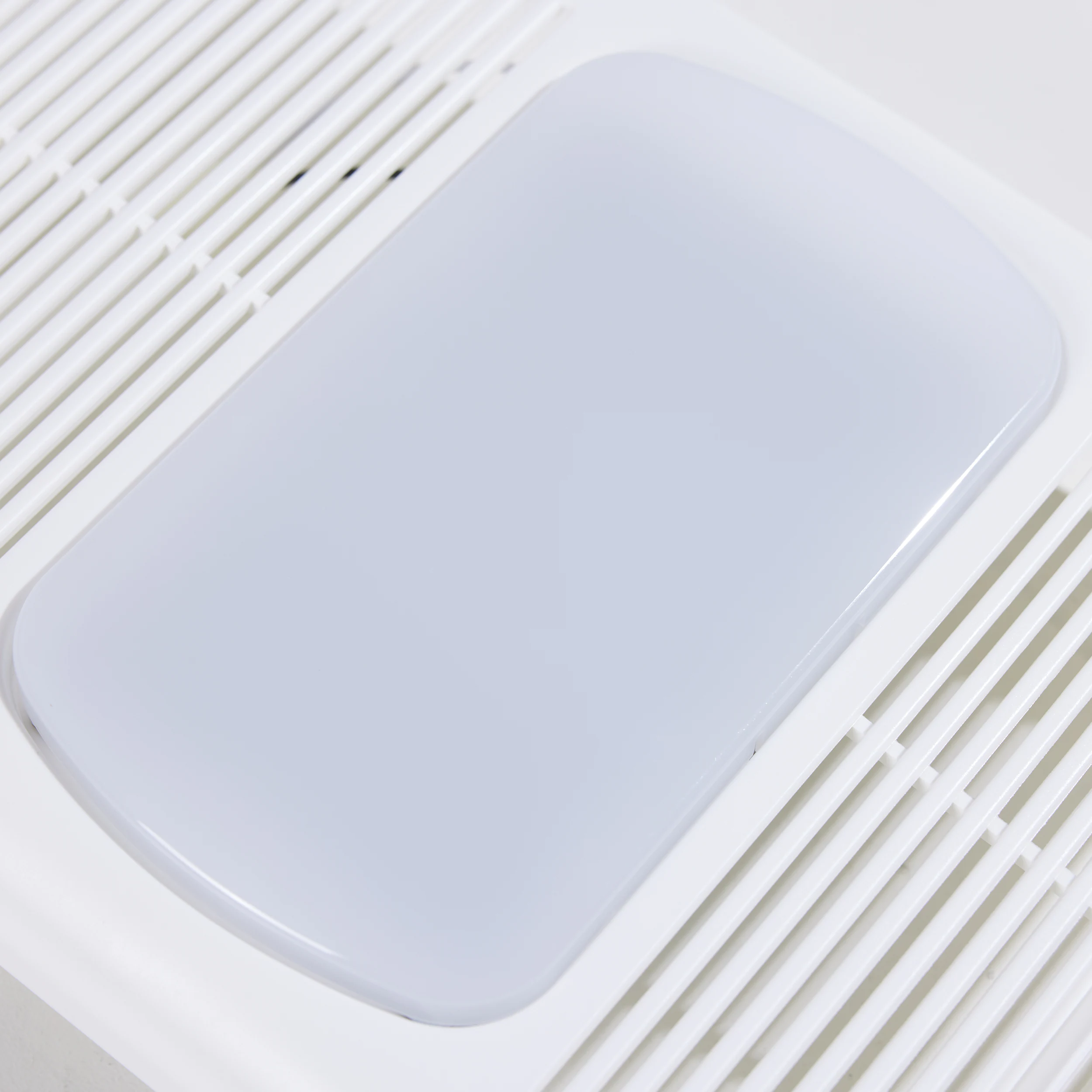 Utilitech Heater 1.5-Sone 80-CFM White Lighted Bathroom Fan and Heater - Image 5