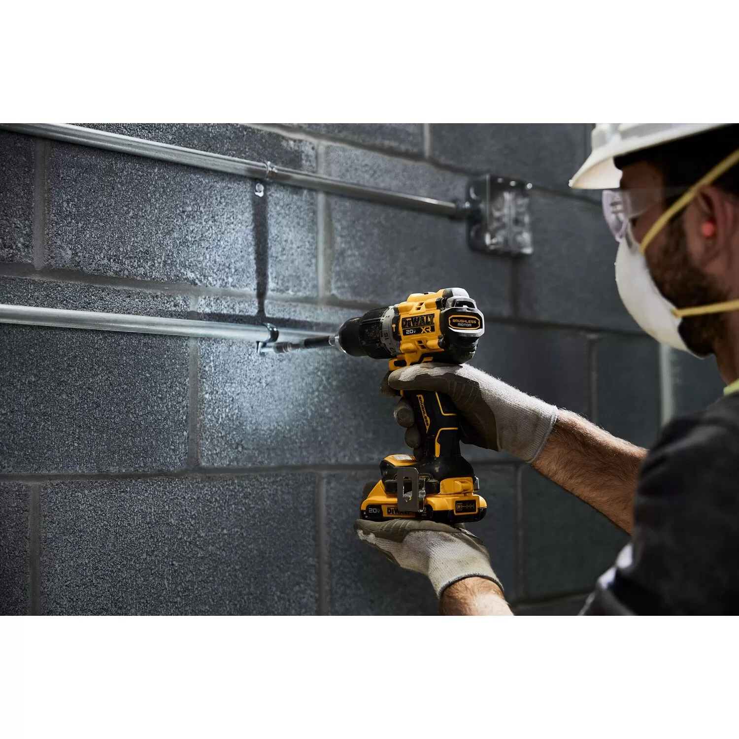 DEWALT 20V MAX XR Brushless Cordless 1/2-in Hammer Drill/Driver Kit - Image 14