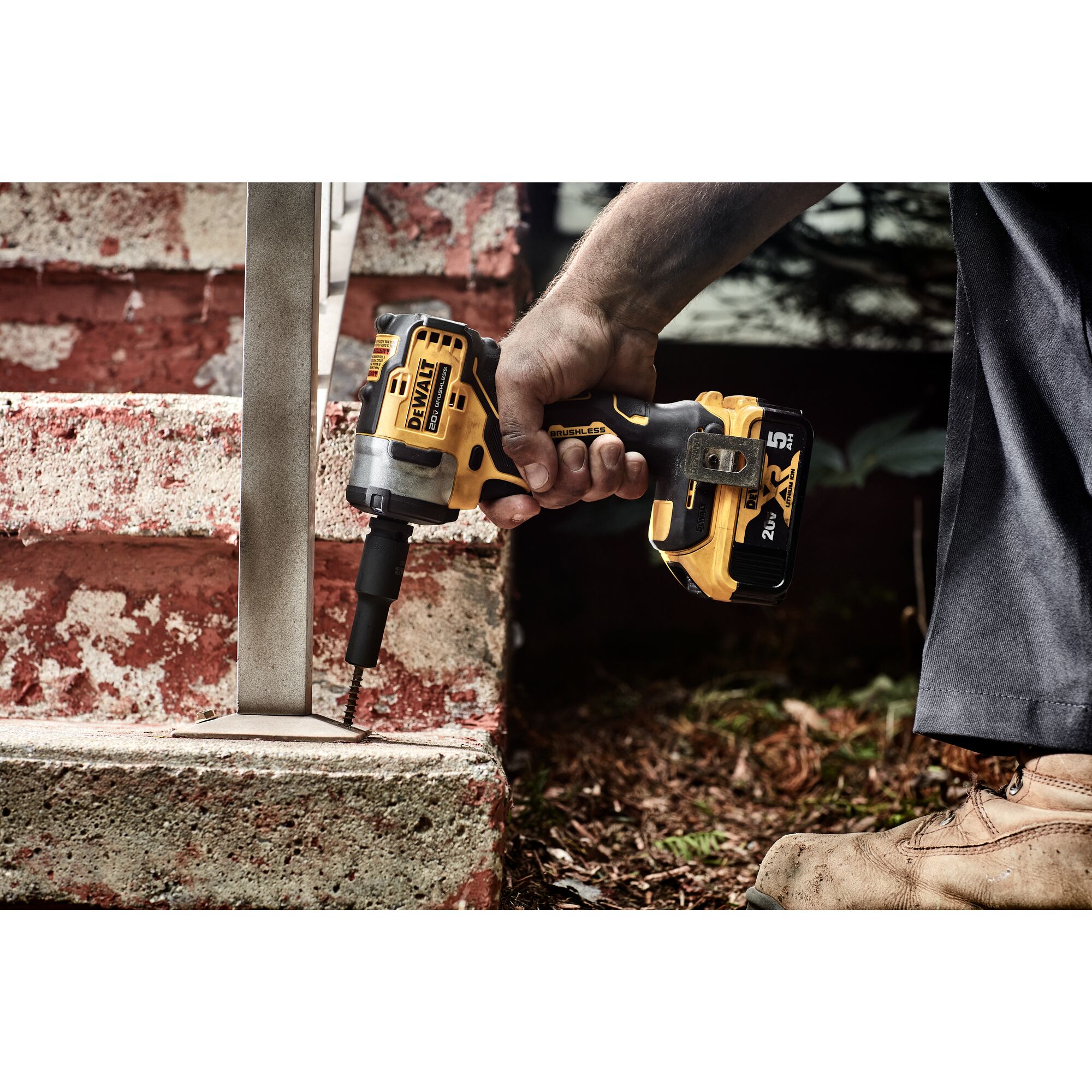 DEWALT DCF913B 20-volt Max Variable Speed Brushless 3/8-in square Drive Cordless Impact Wrench (Tool Only) - Image 8