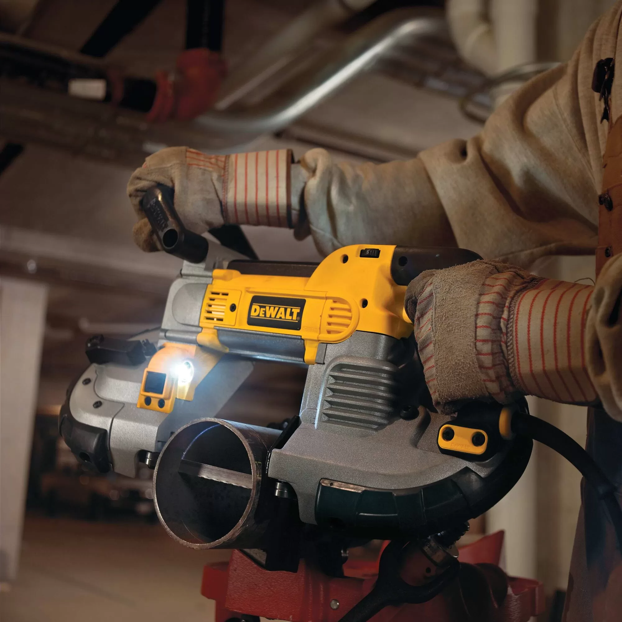 DEWALT DWM120 10 Amps 4.75-in Portable Band Saw - Image 16