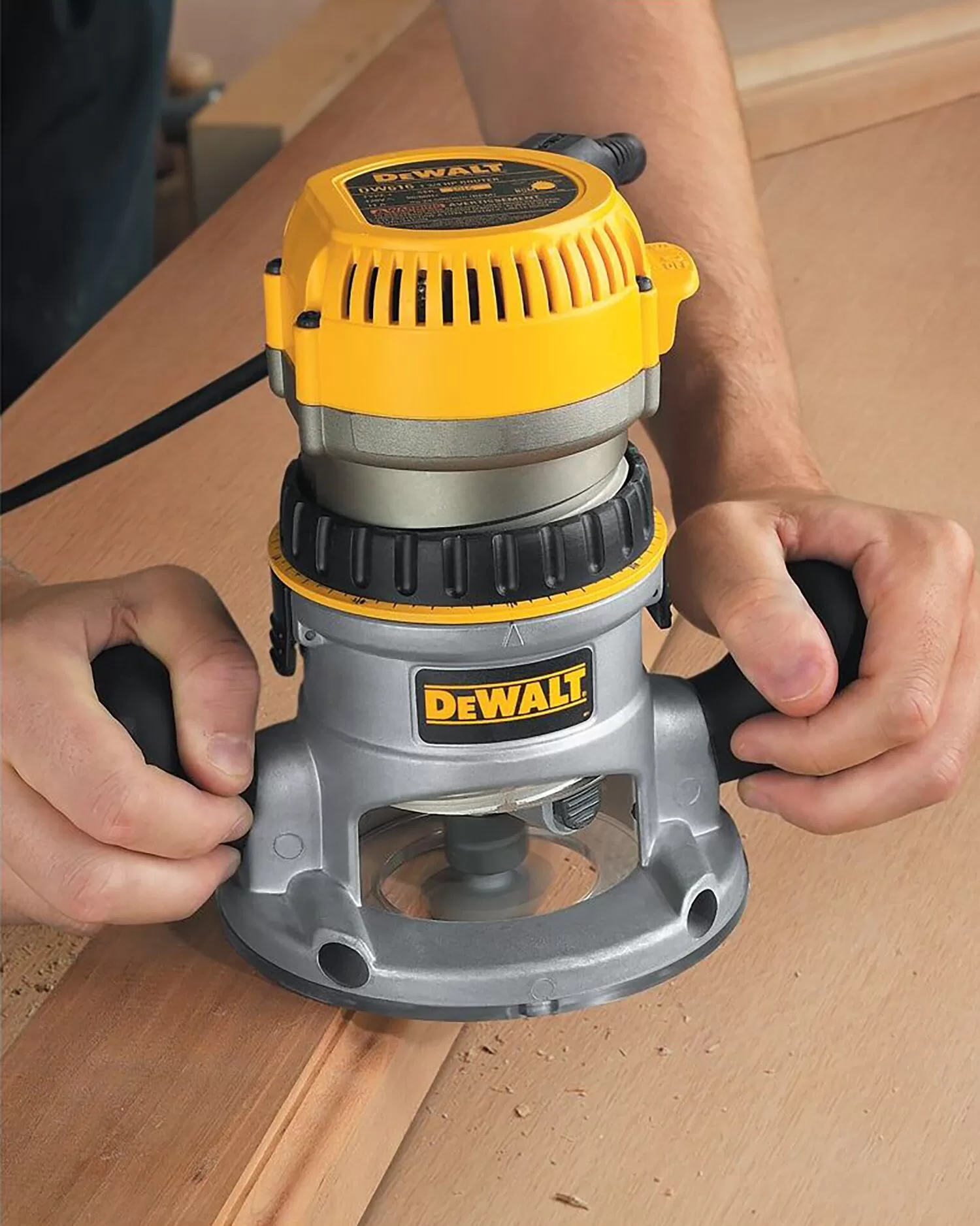 DEWALT DW618PKB 1/4-in and 1/2-in-Amp 2.25-HP Variable Speed Combo Fixed/Plunge Corded Router Soft Case (Tool Only) - Image 9
