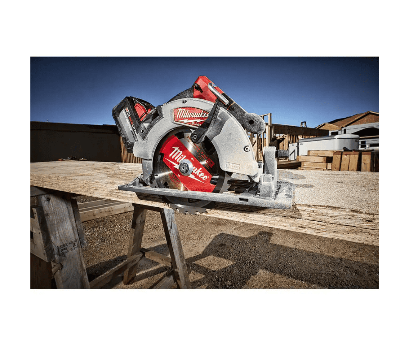 Milwaukee 2732-20 M18 FUEL 18V Lithium-Ion Brushless Cordless 7-1/4 in. Circular Saw (Tool-Only)