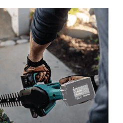 Makita XHU02Z 22 in. 18-Volt LXT Lithium-Ion Cordless Hedge Trimmer (Tool-Only)
