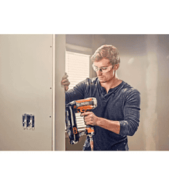 RIDGID R250SFF Pneumatic 16-Gauge 2-1/2 in. Straight Finish Nailer with CLEAN DRIVE Technology