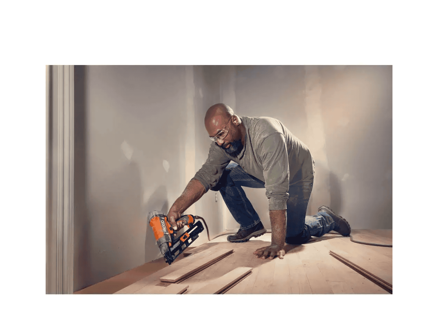 RIDGID R250AFF Pneumatic 15-Gauge 2-1/2 in. Angled Finish Nailer with CLEAN DRIVE Technology, Tool Bag, and Sample Nails