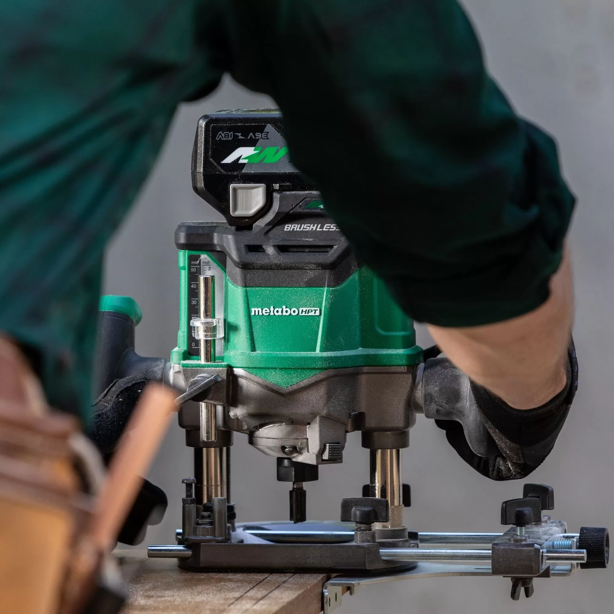 Metabo HPT MultiVolt 1/4-in and 1/2-in 2-HP Variable Speed Brushless Plunge Cordless Router Soft Case (Battery & Charger Included) - Image 11