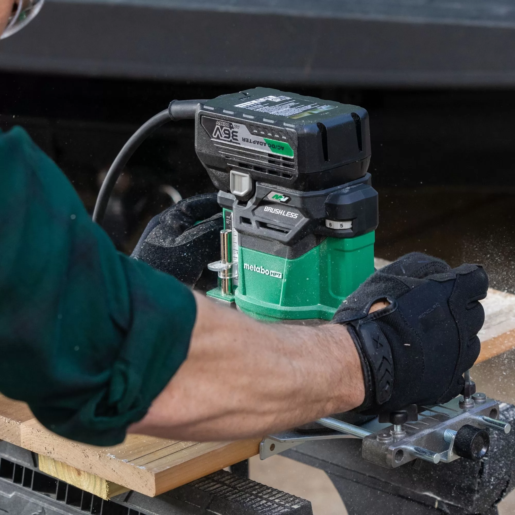 Metabo HPT MultiVolt 1/4-in and 1/2-in 2-HP Variable Speed Brushless Plunge Cordless Router Soft Case (Battery & Charger Included) - Image 10