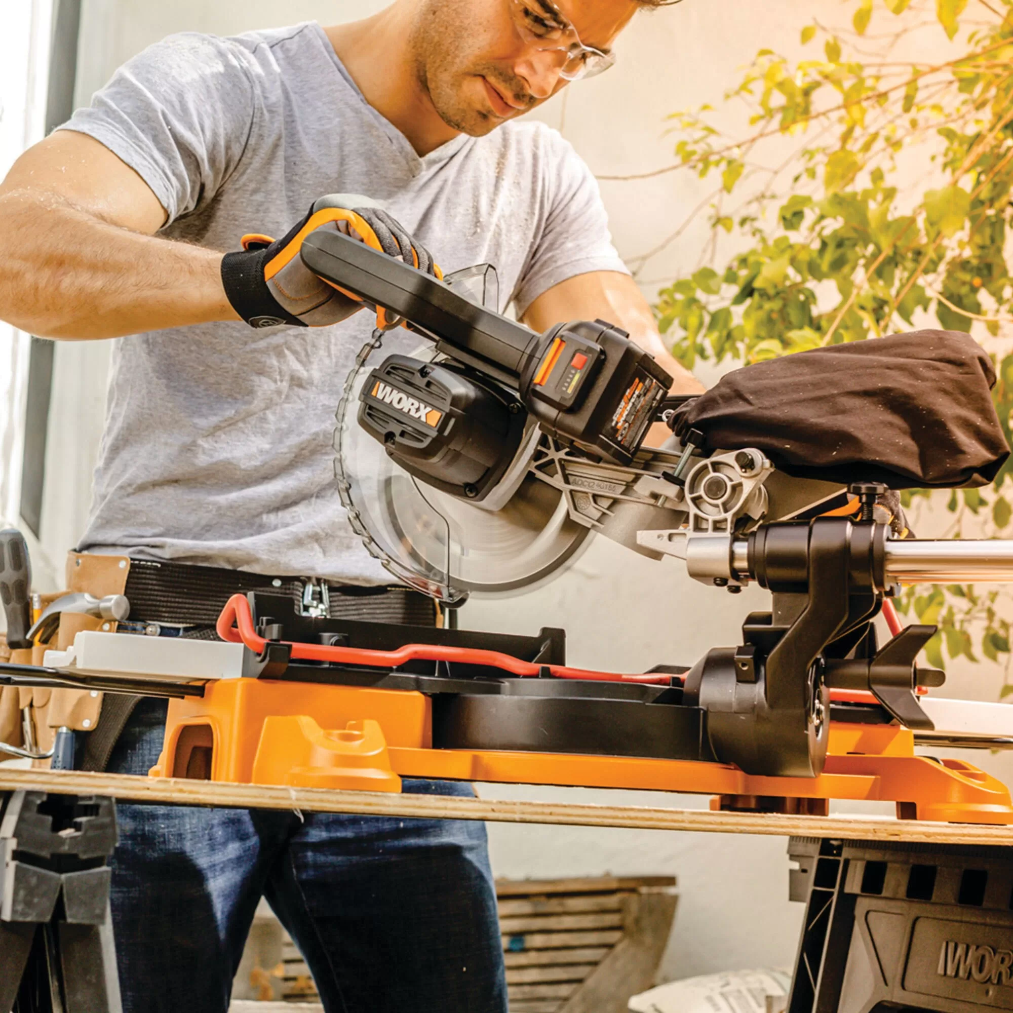 WORX Power Share POWER SHARE 7-1/4-in 20-volt Max Single Bevel Sliding Compound Cordless Miter Saw (Cordless) - Image 20