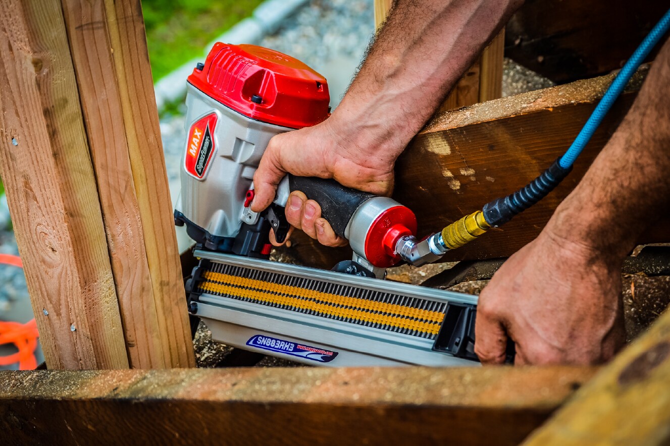 MAX SuperFramer 2-in 30-Degree Pneumatic Framing Nailer (Charger Not Included) - Image 4