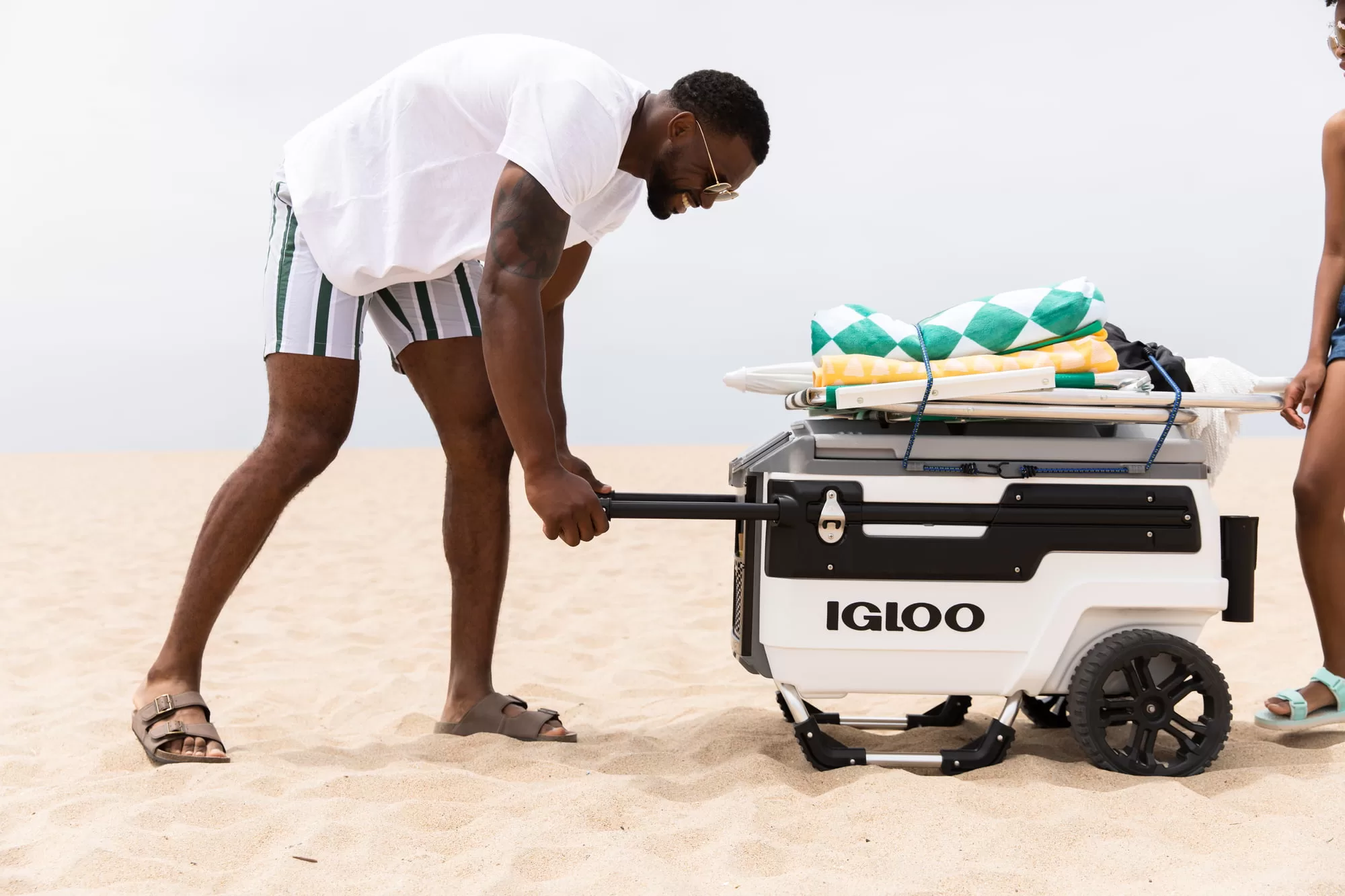 Igloo Trailmate Marine 70 Quart, Wheeled Cooler, White and Black