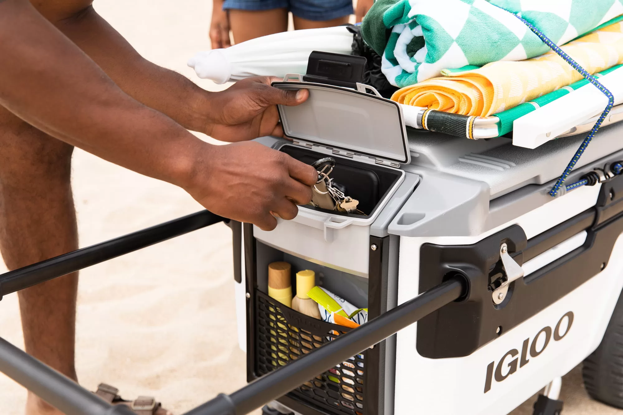 Igloo Trailmate Marine 70 Quart, Wheeled Cooler, White and Black