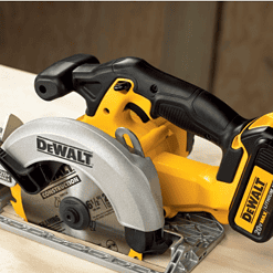 DEWALT Circular Saw DCS391P1 20-Volt MAX Cordless 6-1/2 in. with 20-Volt Battery 5.0Ah & Charger