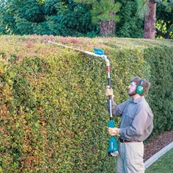 Makita XNU01Z 18-Volt LXT Lithium-Ion Brushless 20 in. Articulating Pole Hedge Trimmer (Tool-Only)