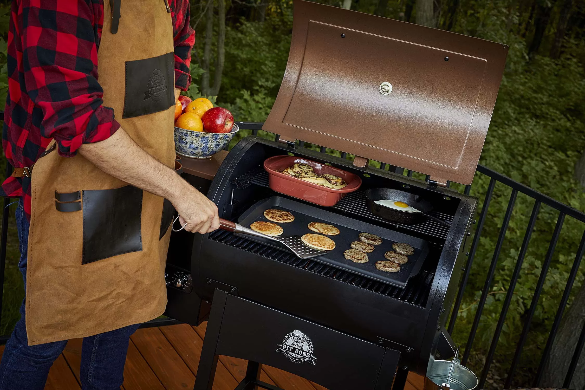 Pit Boss 700 Classic Wood Fired Pellet Grill with Flamebroiler