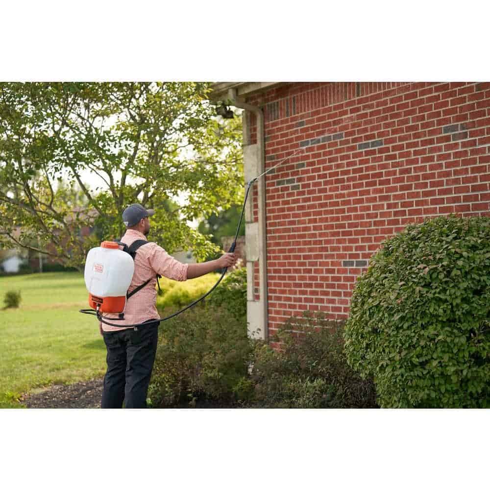BLACK+DECKER 190657 4 Gal. Black and Decker Battery Powered Backpack Sprayer