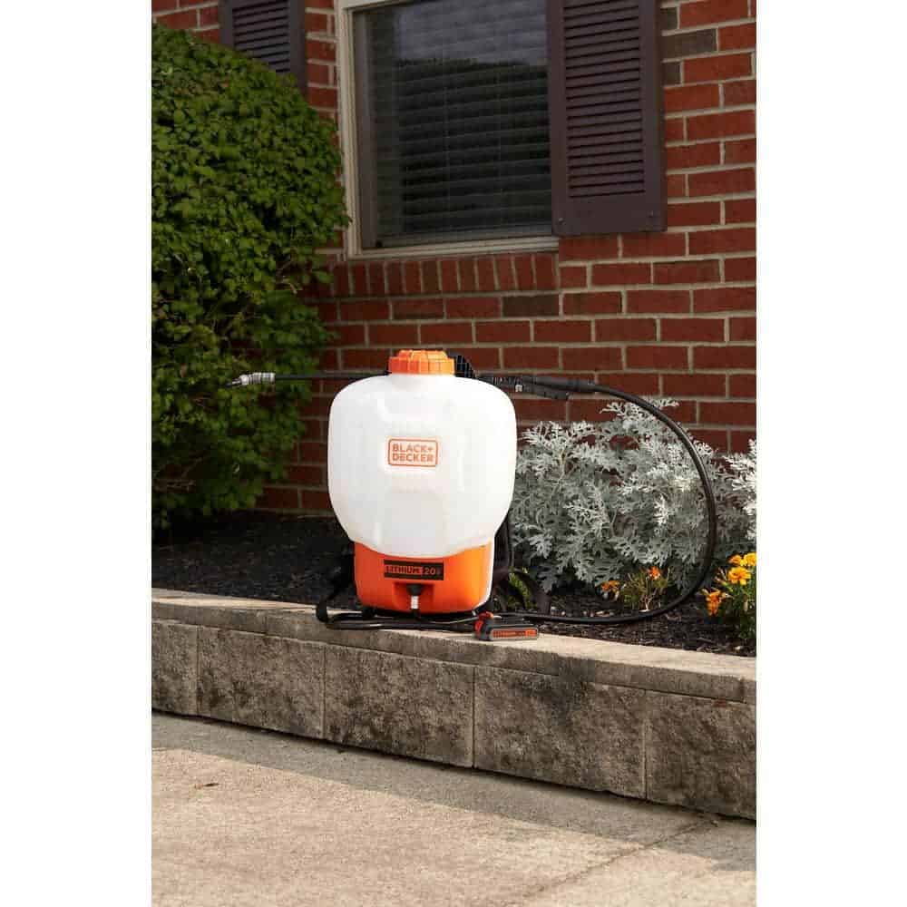 BLACK+DECKER 190657 4 Gal. Black and Decker Battery Powered Backpack Sprayer