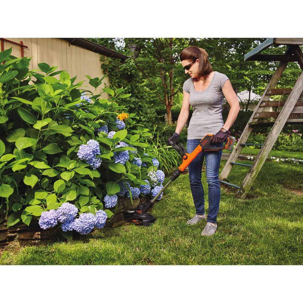 BLACK+DECKER LSTE523 20V MAX Cordless Battery Powered 2-in-1 String Trimmer & Lawn Edger with (1) 2.5 Ah Battery & Charger