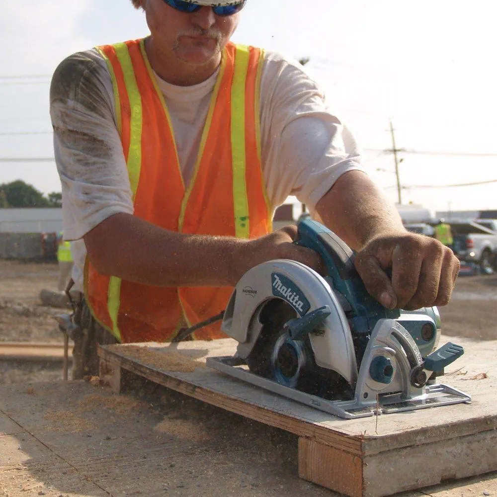 Makita 5007MG 15 Amp 7-1/4 in. Corded Lightweight Magnesium Circular Saw with LED Light, Dust Blower, 24T Carbide blade, Hard Case